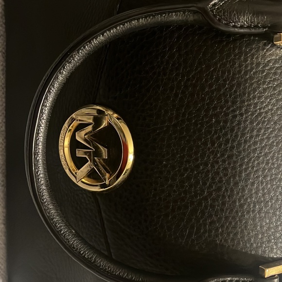 Micheal Kors leather tote bag black/gold color - Picture 2 of 7